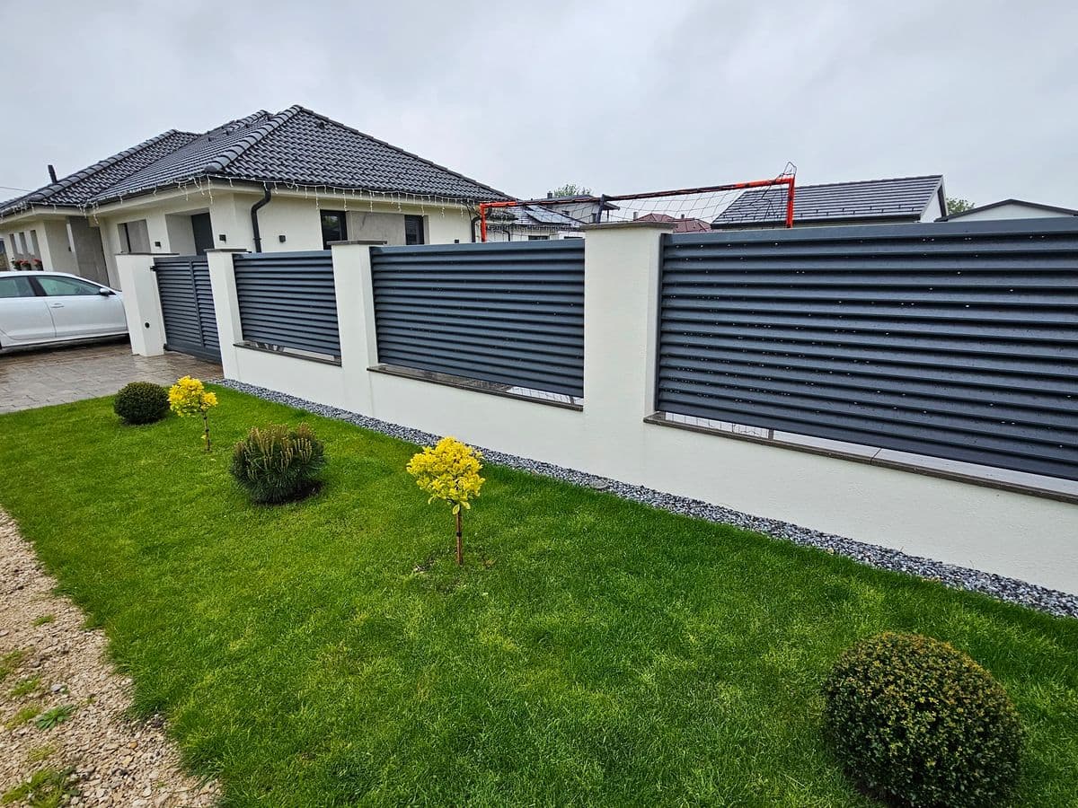 Kész kerítés, kert oldal