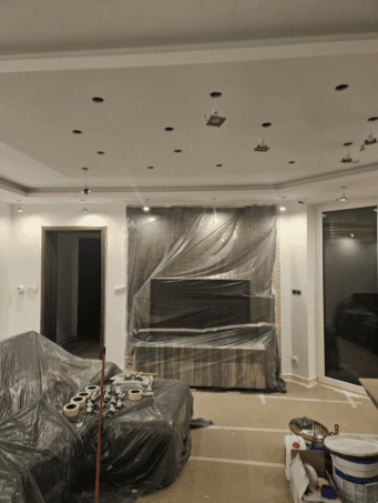 Nappali festés közben