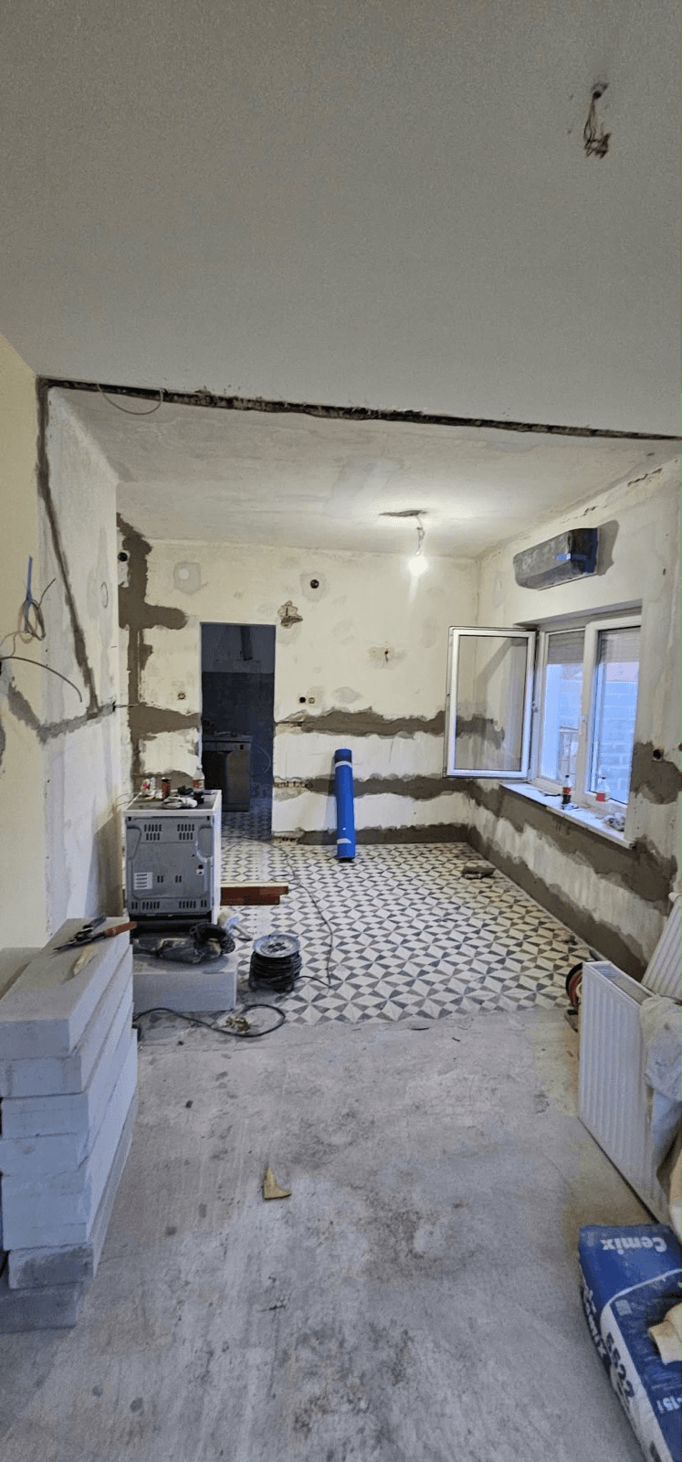 Teljes átépítés — konyha bontás